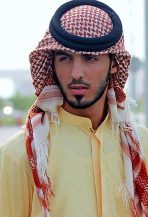 مجهولة تهدي وسيم الإمارات مرسيدس G55